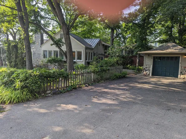 35 Neptune St, Saint Paul, MN 55115