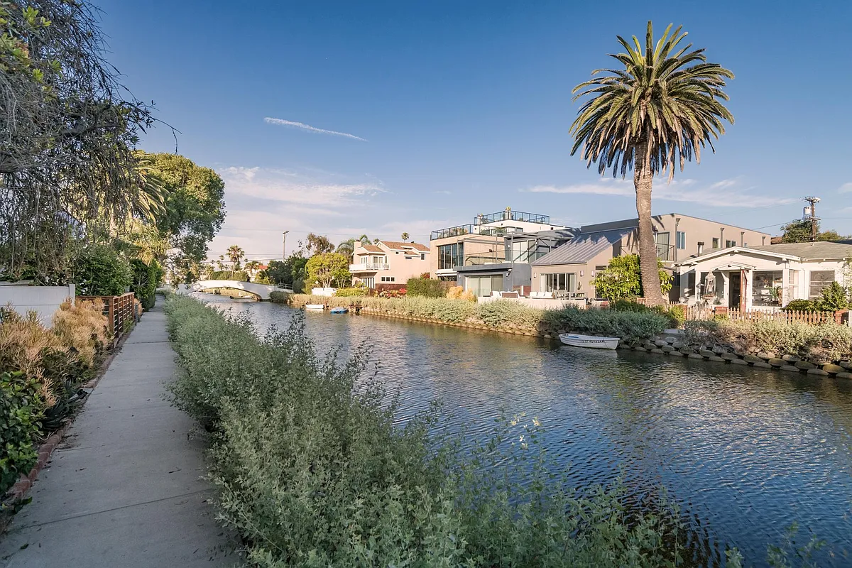 Building Photo - 223 Carroll Canal