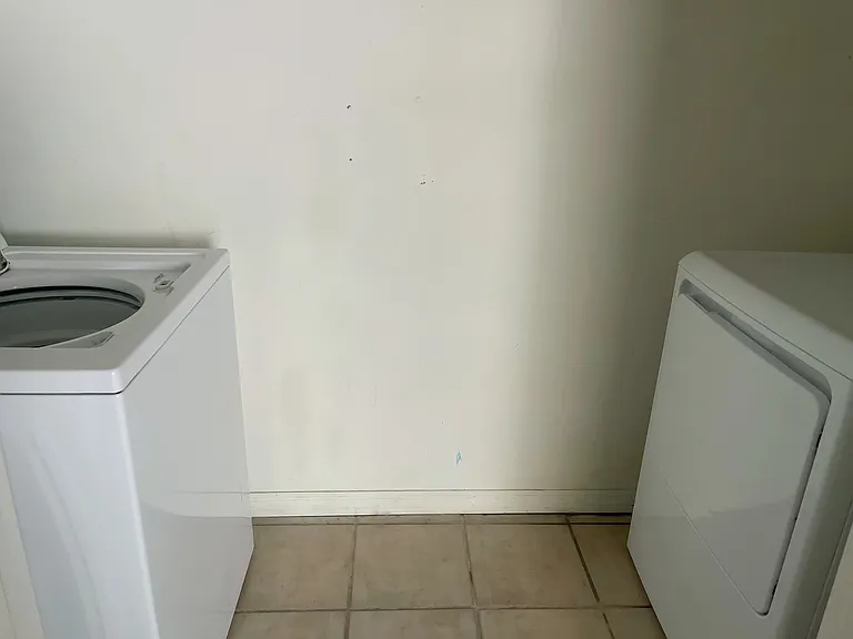 4700 SW Archer Rd #D-30 — Photo 11