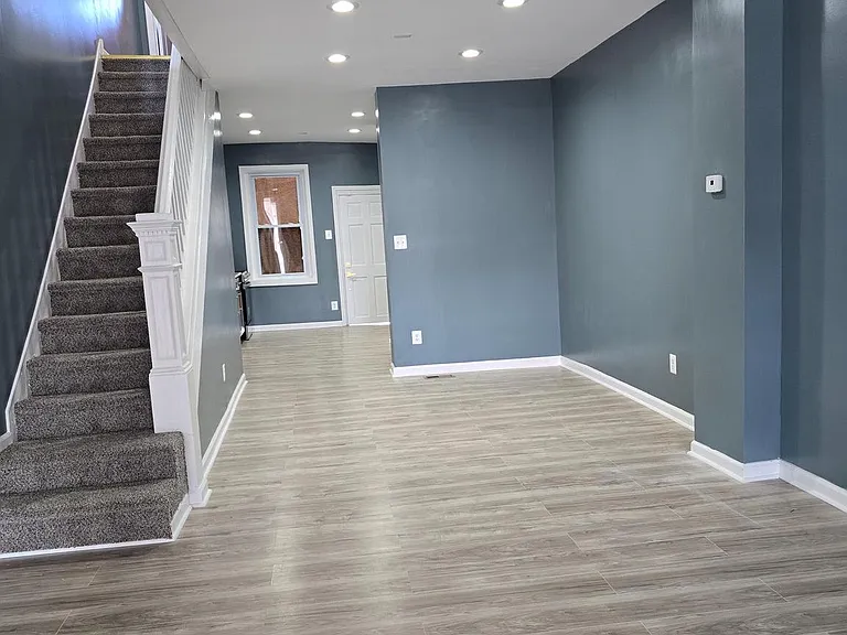 211 Spruce St — Photo 3