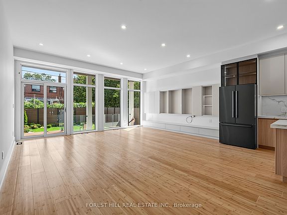 5th image of 207 Robina Ave