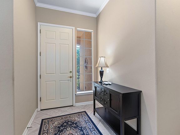 4th image of 110 Persimmon Ln