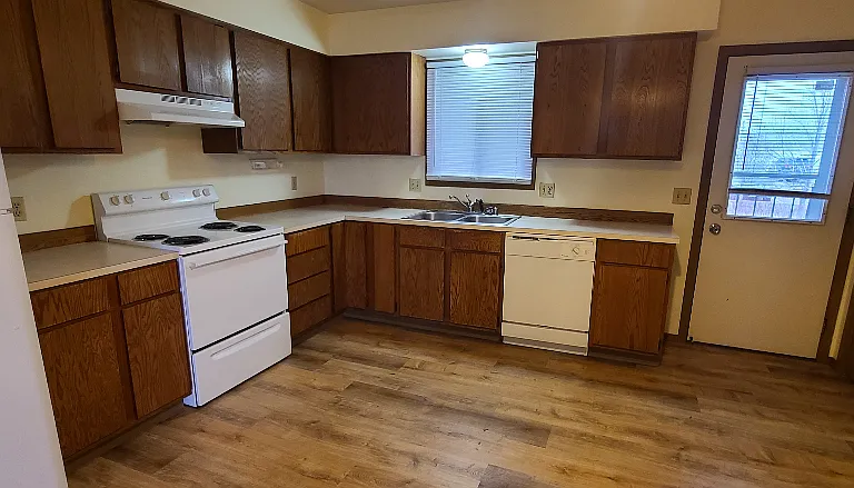 2037 35th Ave #6 — Photo 3