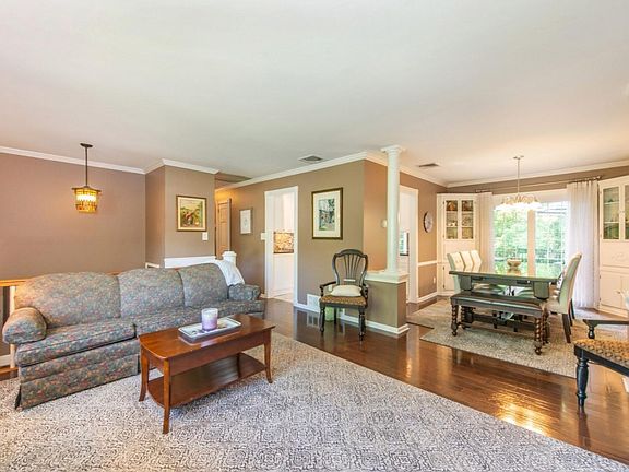 3rd image of 23 Pinch Brook Dr