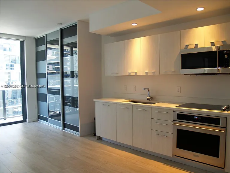 55 SW 9th St #2502 — Photo 7