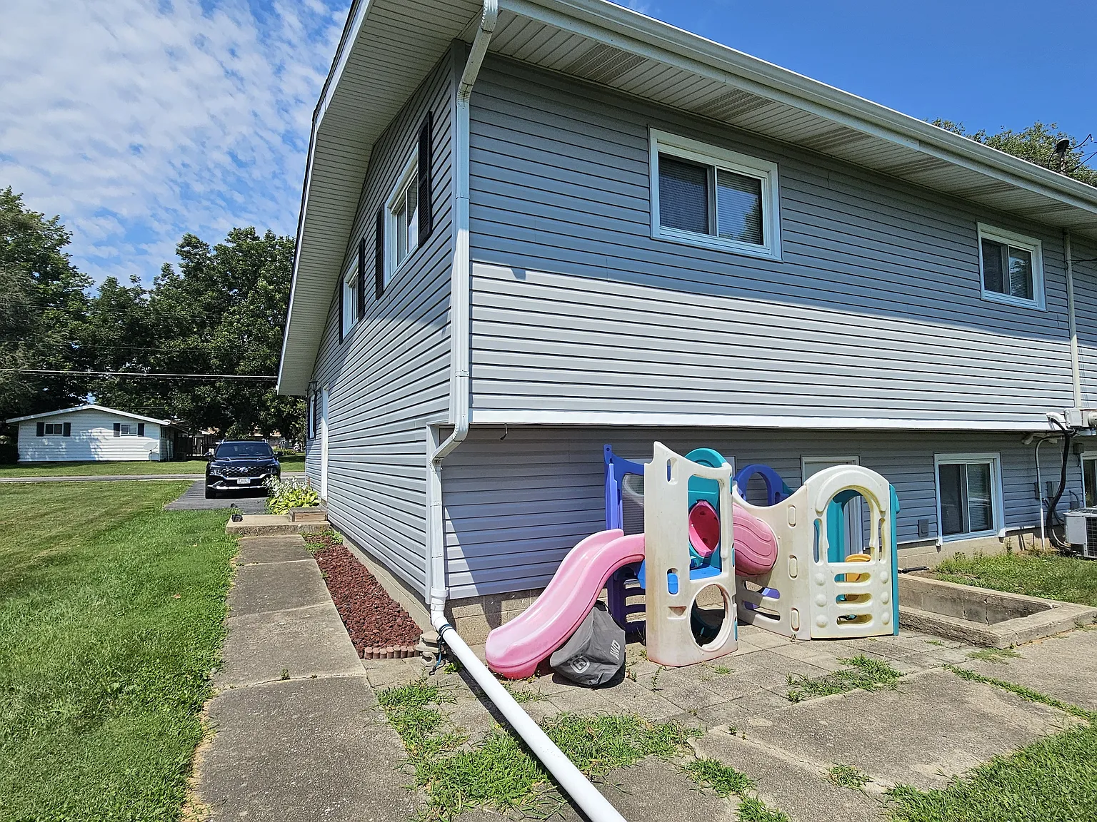 3 bed, 1200 sqft, $1,100 — Photo 4