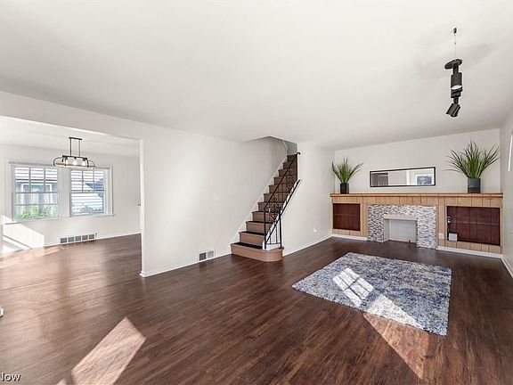 3rd image of 3525 Raymont Blvd
