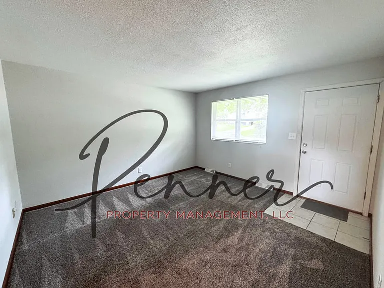 1138 S Glenwood Ave — Photo 2