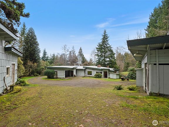 3rd image of 3649 Long Lake Road SE