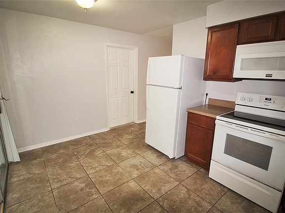 4th image of 309 Diamond St