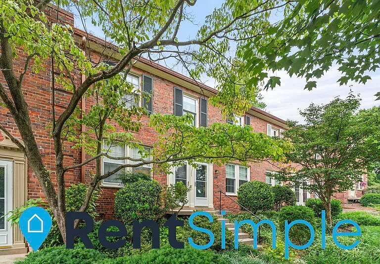 1300 S Barton St #338 — Photo 3