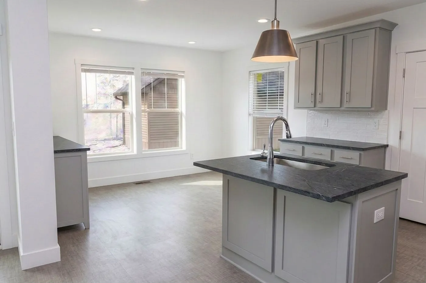 518 Tower View Ave - 4BD 2.5BA — Photo 4