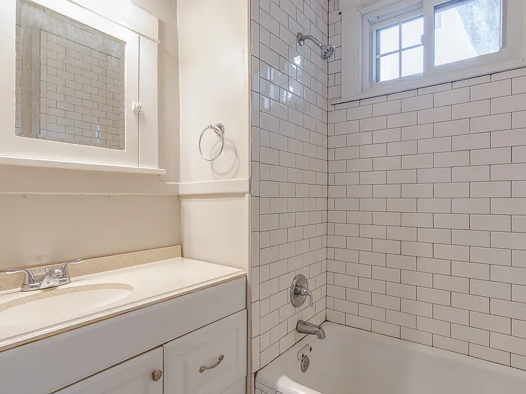 2293 Jackson Ave — Photo 20