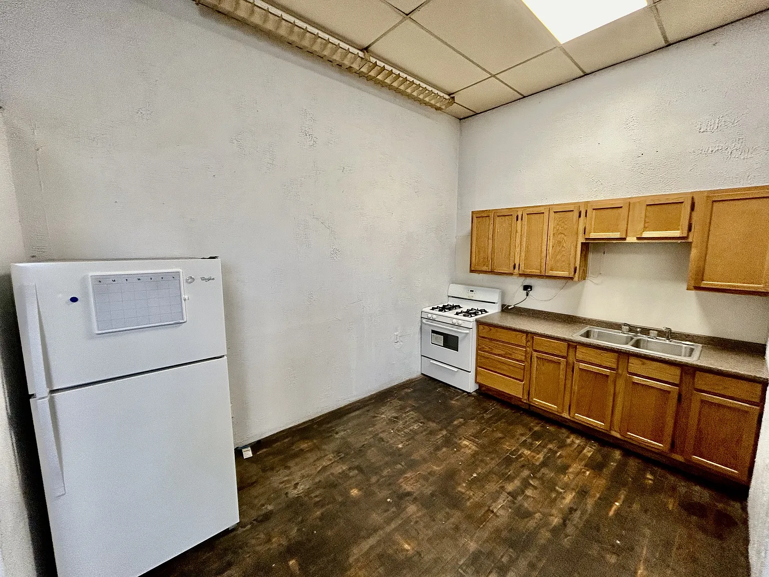 208 E Main St — Photo 2
