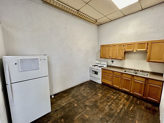 2nd image of 208 E Main St #2