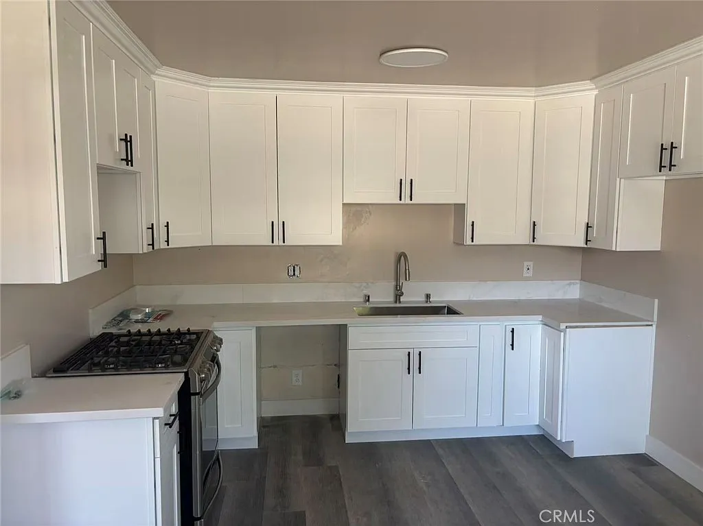 2 bed, 900 sqft, $2,280 — Photo 2