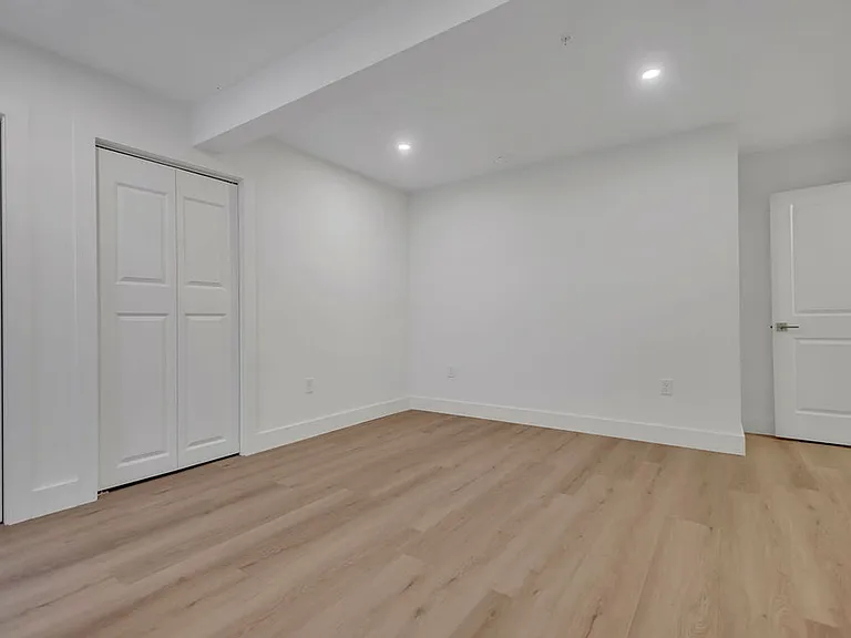 626 N College Ave — Photo 36