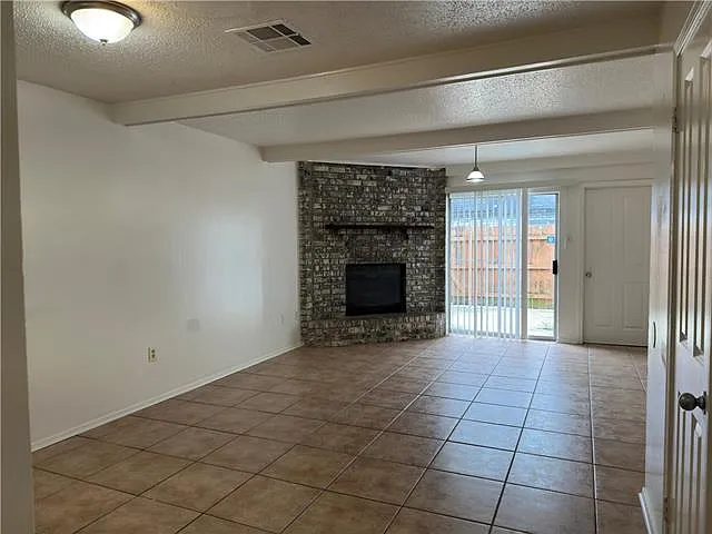 2 bed, 1.5 bath, 1112 sqft, $1,250 — Photo 2