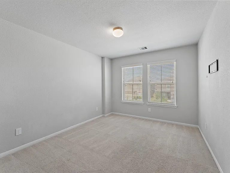 5443 Grand View Dr — Photo 11