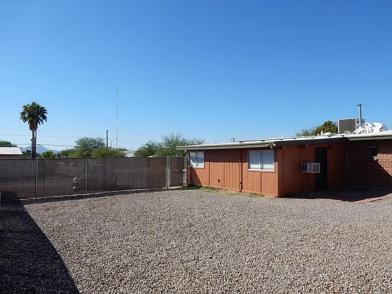 826 E Alturas St — Photo 4