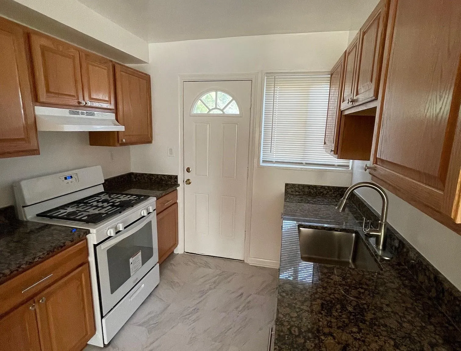 Ruatan Row, LLC — Photo 4
