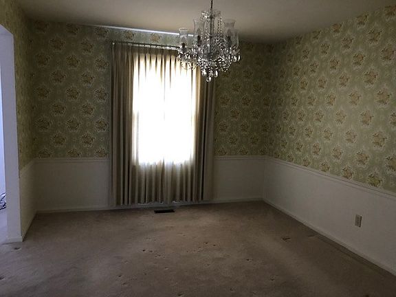3rd image of 710 Forest Hills Dr