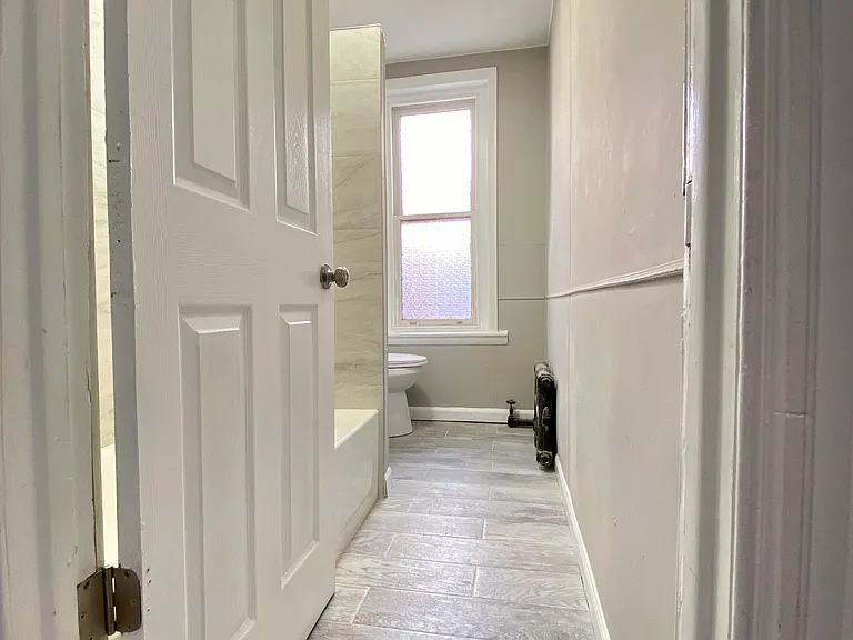 205 Chain St — Photo 9