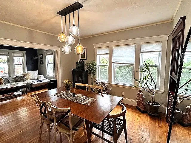 4 bed, 1300 sqft, $4,100 — Photo 2