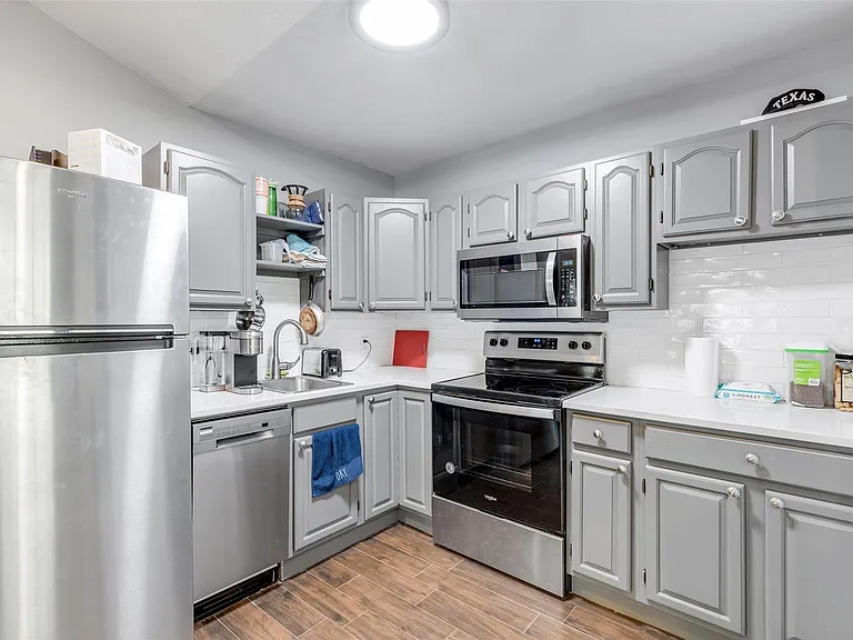 815 E 31st St #C — Photo 11
