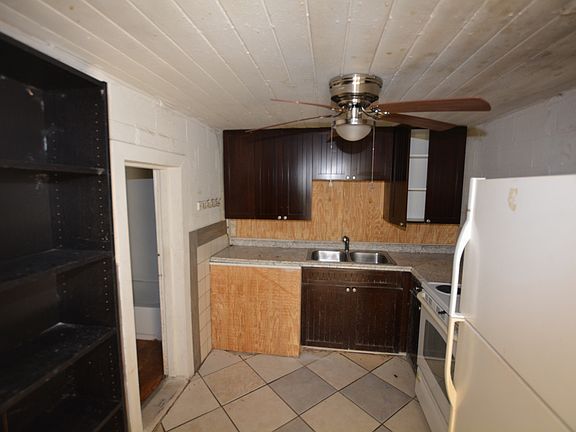3rd image of 2726 Shamrock Dr E #4