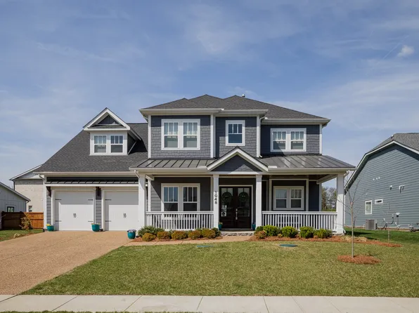1048 Pine Creek Dr, Arrington, TN 37014