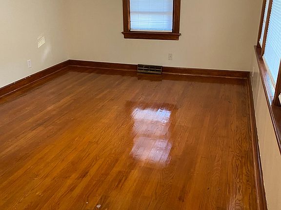 2nd image of 1205 Russell St