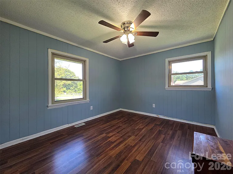 117 Oakview Dr — Photo 12