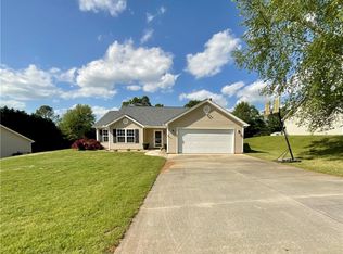 120 Saint James Ct, Anderson, SC 29621