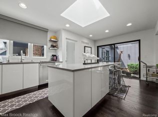 1920 Pine Ridge Ln, Bloomfield Hills, MI 48302