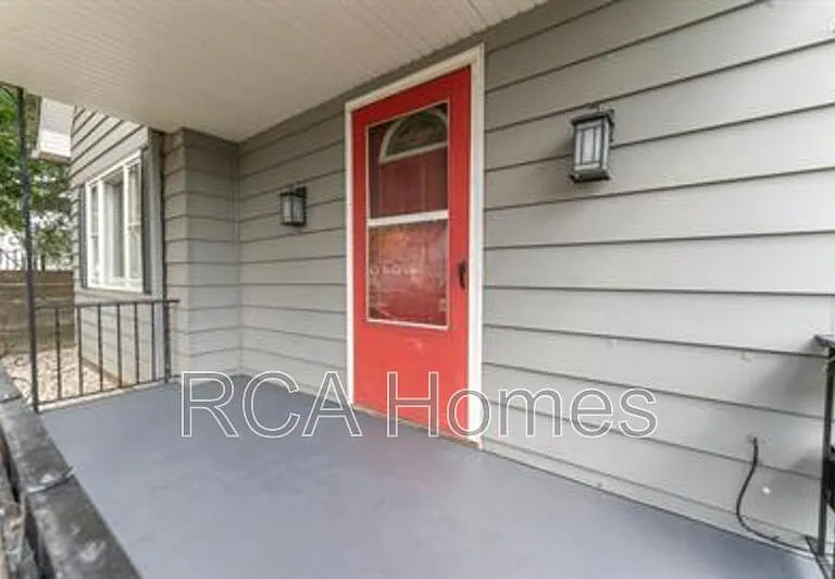 1015 Olive St — Photo 12