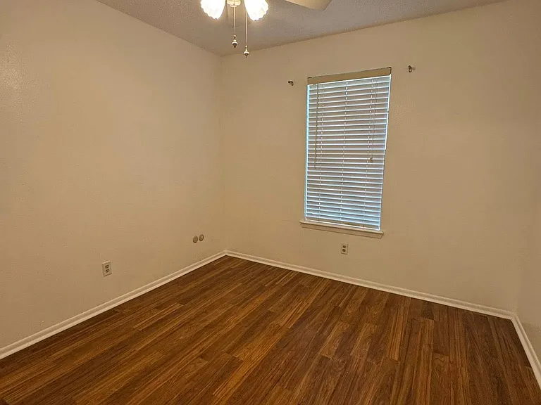 2100 Austin St #16 — Photo 10