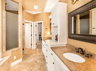 4309 SE Canter Dr, Lees Summit, MO 64082