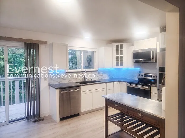 9225 Clermont Dr — Photo 4