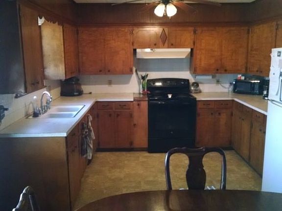 Kitchen view from dining rm