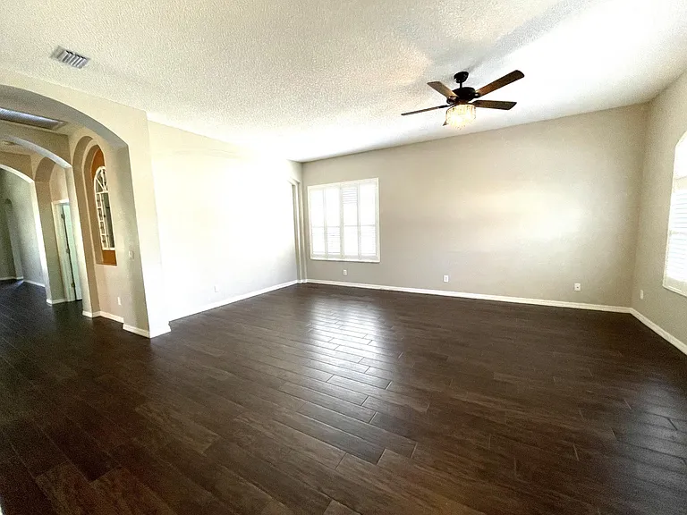1600 Tailfeather Ct — Photo 4