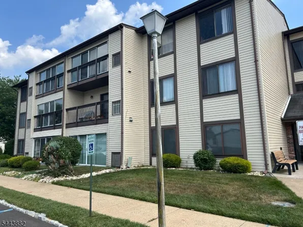 278 Crosse Dr BLDG 278 #2H, Monroe Twp., NJ 08831