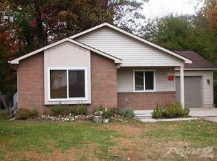 389 Maplegrove Dr, Whitmore Lake, MI 48189