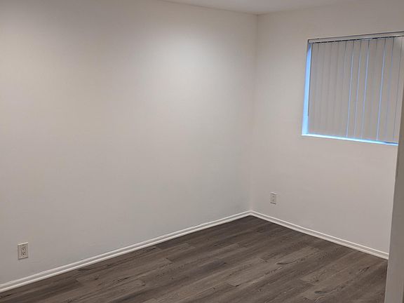 3rd image of 10707 Moorpark St APT 304