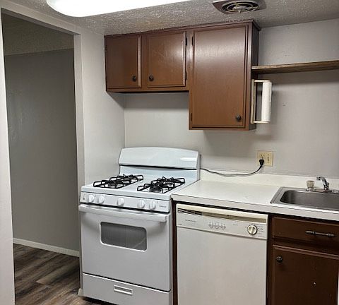4th image of 1782 Gasche St #2