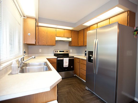 4th image of 2330 SE Brookwood Ave APT 117