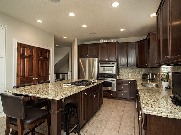 3rd image of 6647 Ballantrae Pl