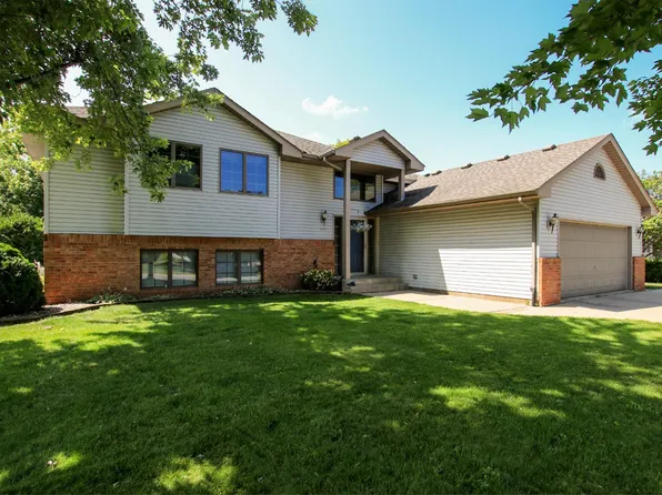 160 Orchard Ave SE, Hutchinson, MN 55350