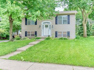 712 North St #A, Geneva, IL 60134