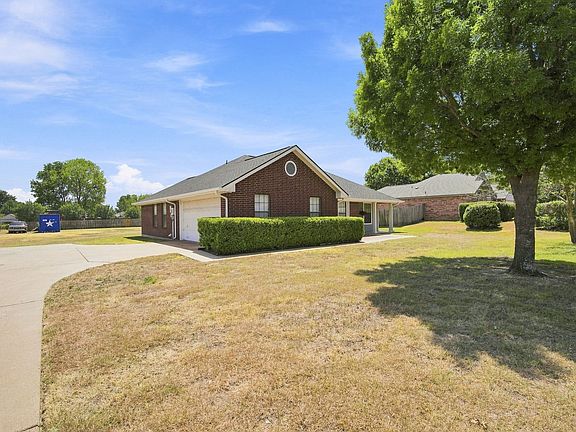 3rd image of 316 Janis Ln
